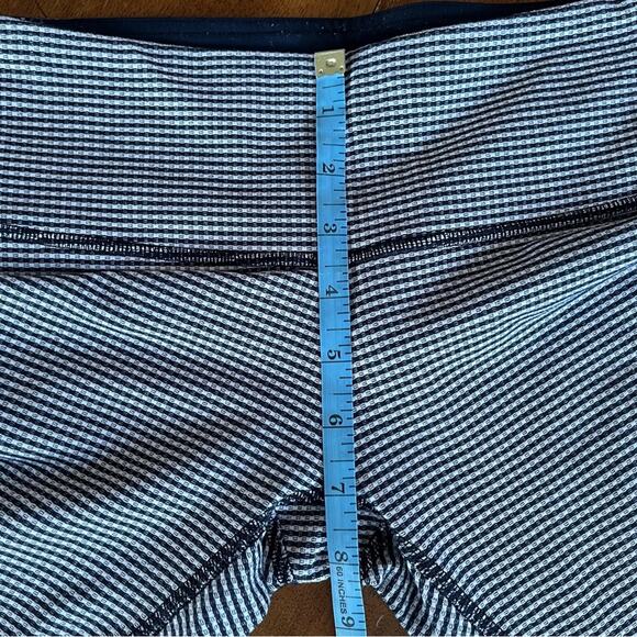 Lululemon Wunder Under Crop Leggings Gingham White Navy Blue Sz 4 Cottagecore - Picture 11 of 13